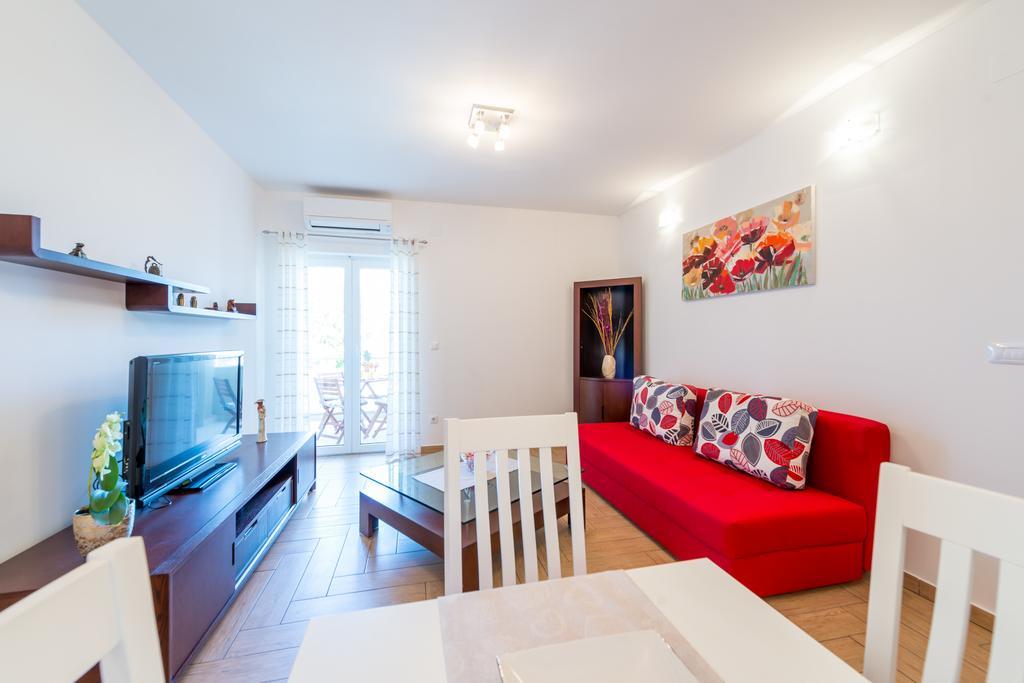 Apartments Windrose ซัฟทัท ภายนอก รูปภาพ