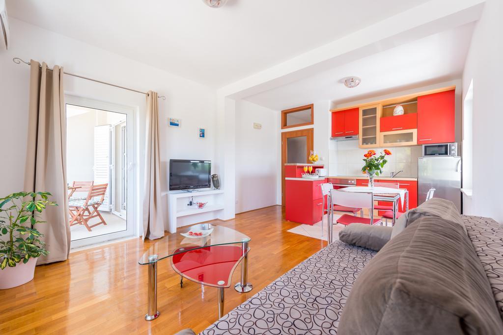 Apartments Windrose ซัฟทัท ภายนอก รูปภาพ